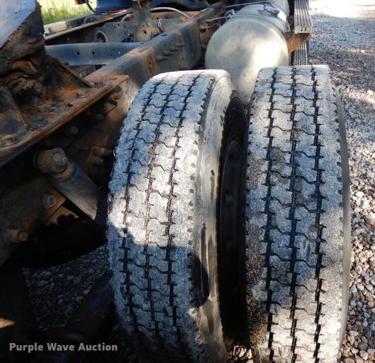 image for item MH9205 1994 Mack CH613  semi truck