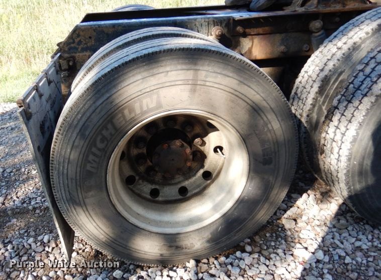 image for item MH9205 1994 Mack CH613  semi truck