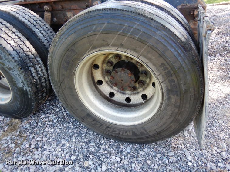 image for item MH9205 1994 Mack CH613  semi truck