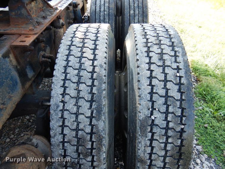 image for item MH9205 1994 Mack CH613  semi truck