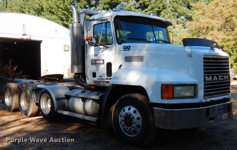 image for item MH9221 1999 Mack CH613  semi truck