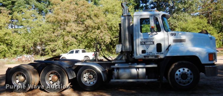 image for item MH9221 1999 Mack CH613  semi truck