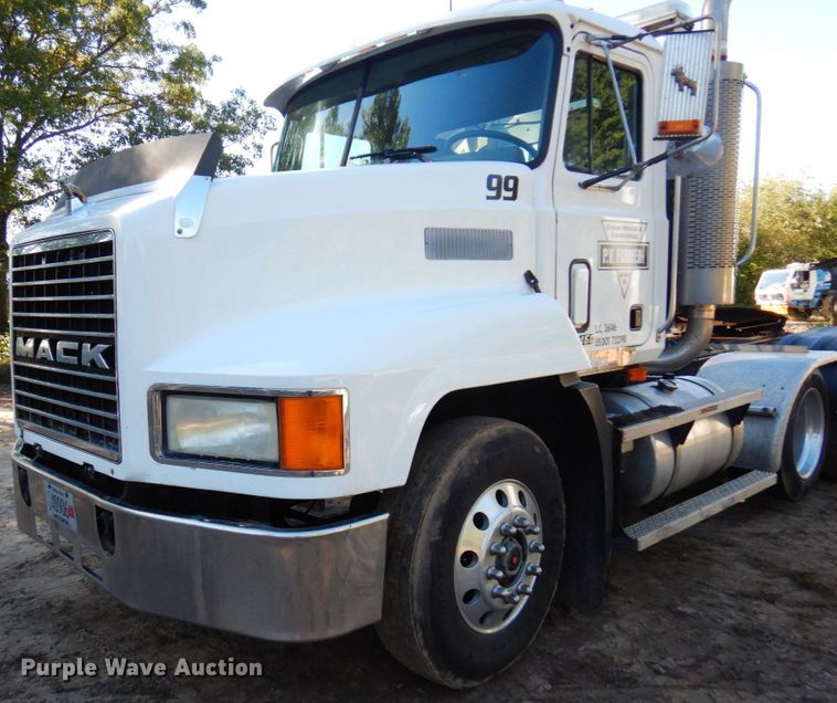 image for item MH9221 1999 Mack CH613  semi truck