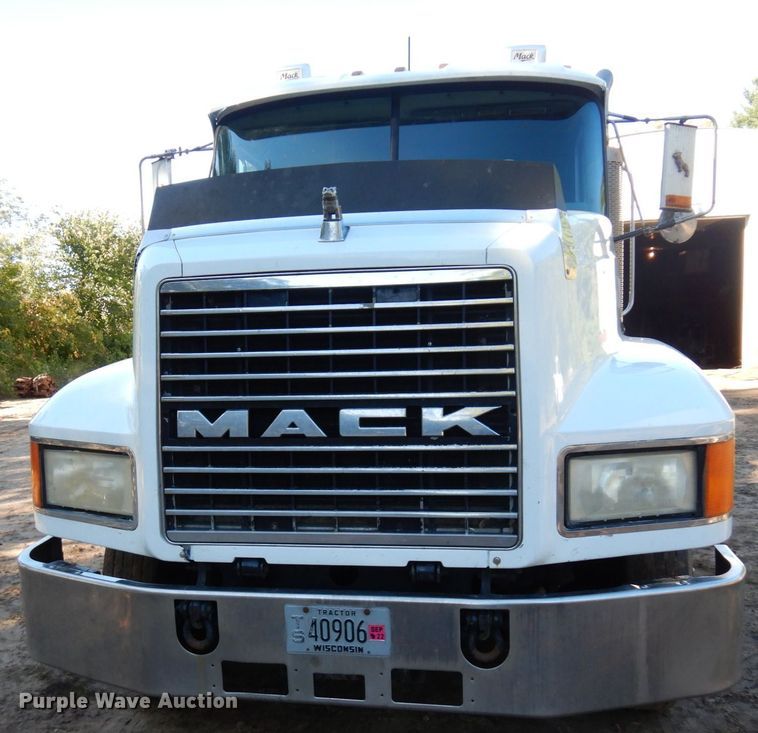 image for item MH9221 1999 Mack CH613  semi truck