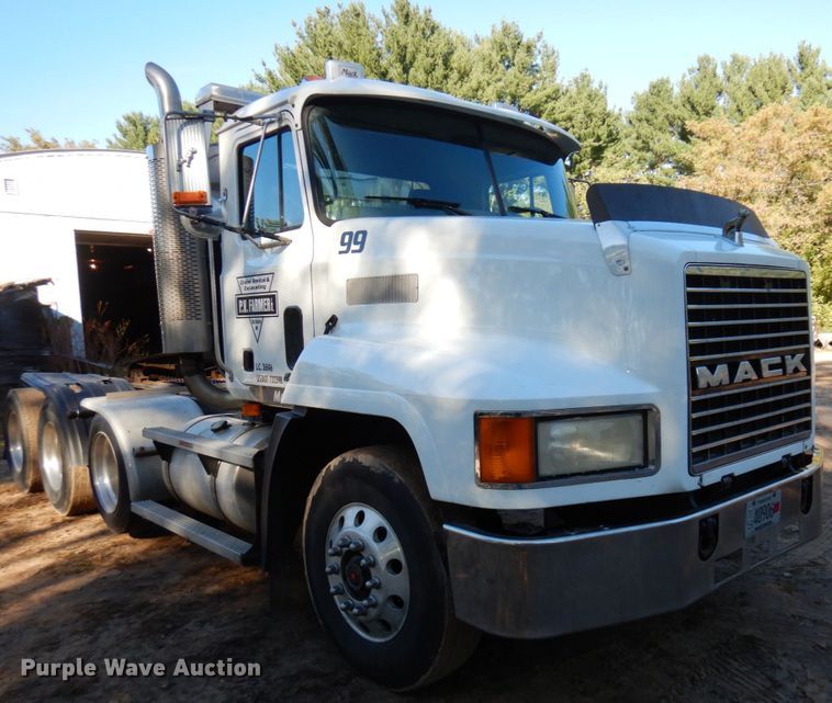 image for item MH9221 1999 Mack CH613  semi truck