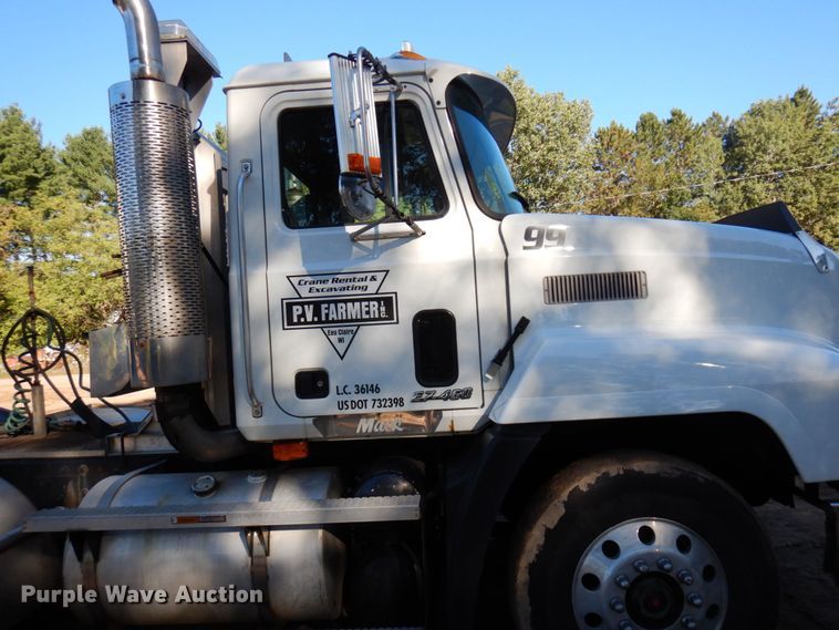 image for item MH9221 1999 Mack CH613  semi truck
