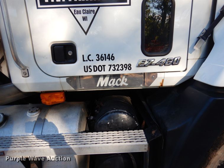 image for item MH9221 1999 Mack CH613  semi truck