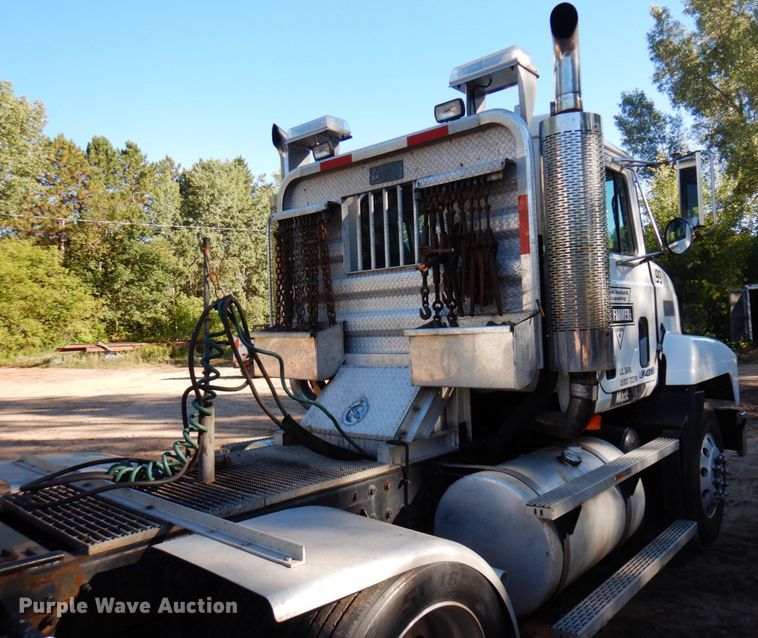 image for item MH9221 1999 Mack CH613  semi truck