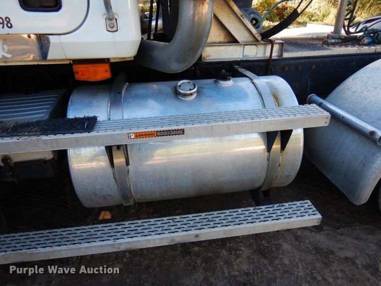 image for item MH9221 1999 Mack CH613  semi truck