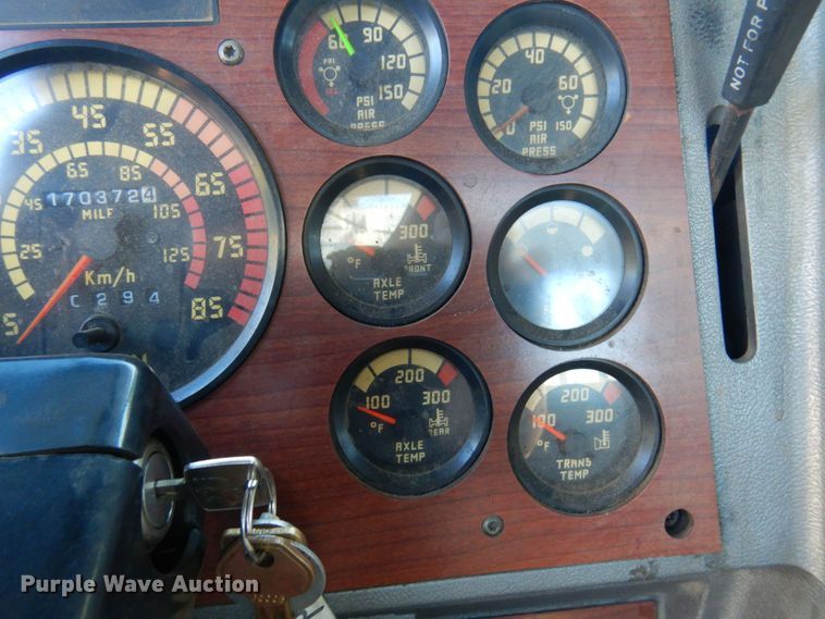 image for item MH9221 1999 Mack CH613  semi truck