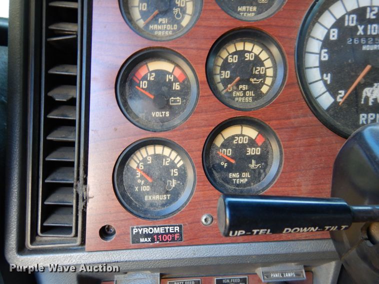 image for item MH9221 1999 Mack CH613  semi truck