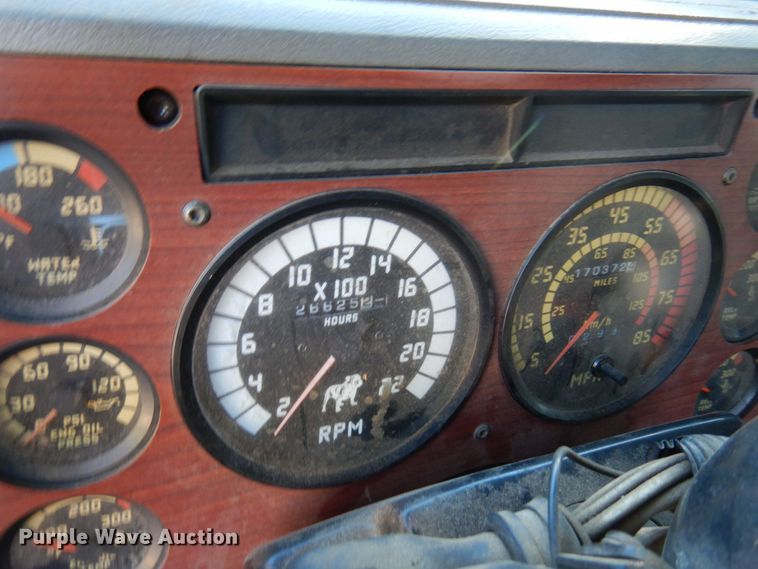 image for item MH9221 1999 Mack CH613  semi truck