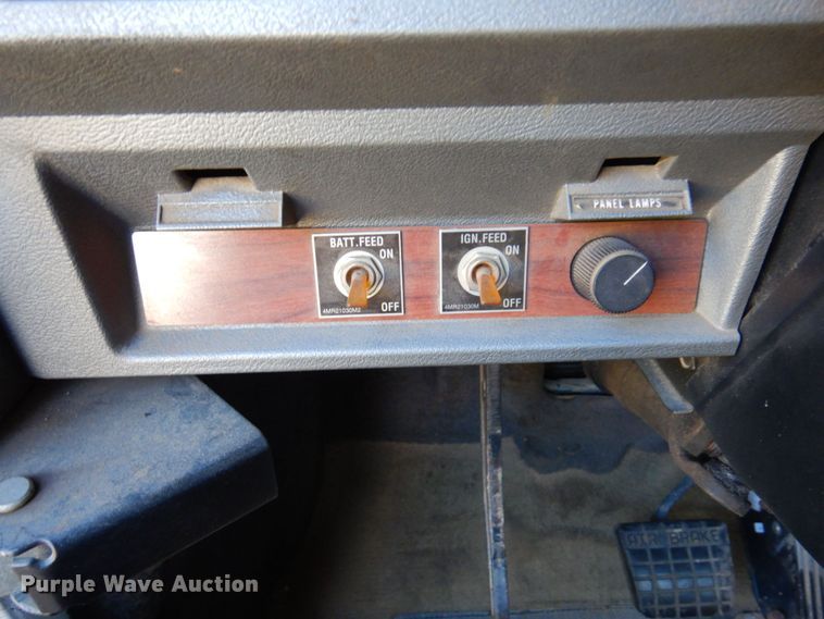 image for item MH9221 1999 Mack CH613  semi truck