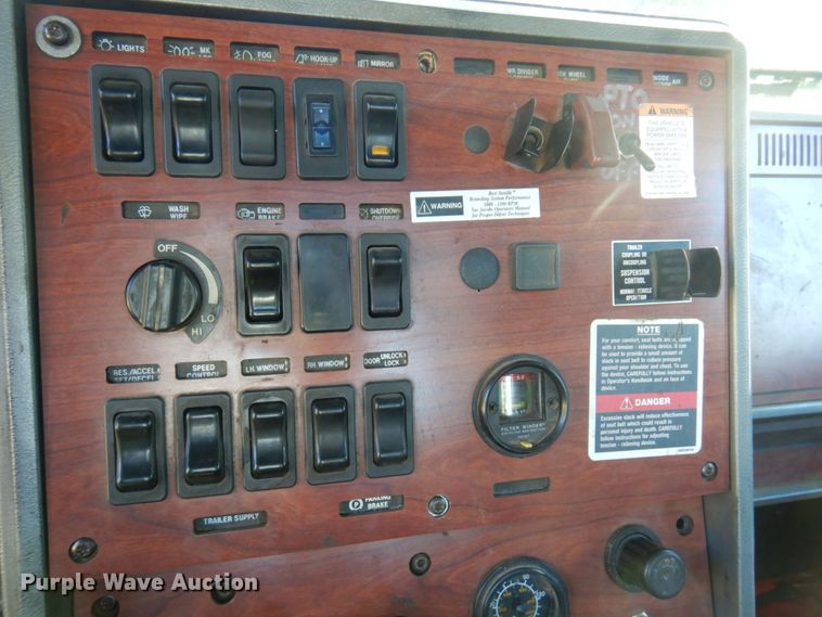 image for item MH9221 1999 Mack CH613  semi truck