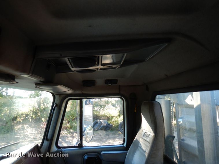 image for item MH9221 1999 Mack CH613  semi truck