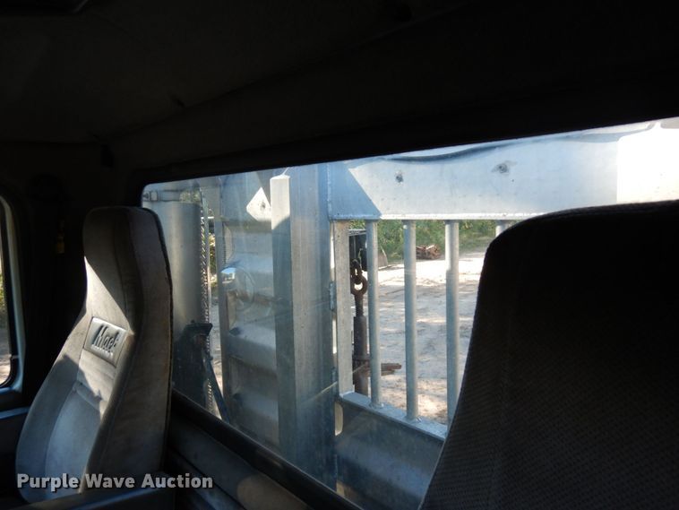 image for item MH9221 1999 Mack CH613  semi truck