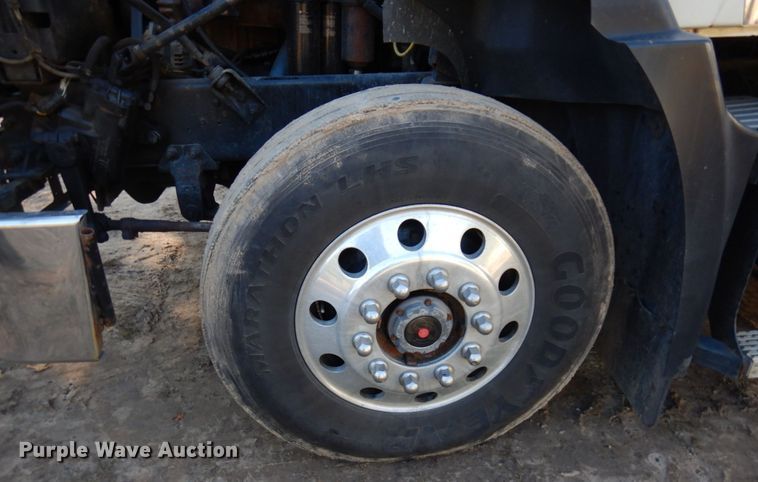 image for item MH9221 1999 Mack CH613  semi truck