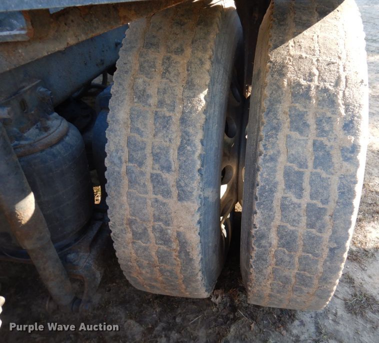 image for item MH9221 1999 Mack CH613  semi truck