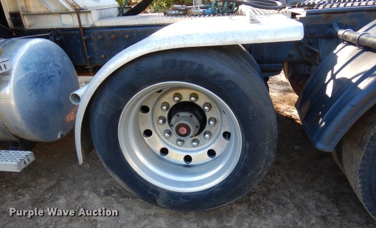 image for item MH9221 1999 Mack CH613  semi truck