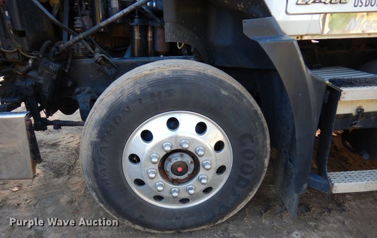 image for item MH9221 1999 Mack CH613  semi truck