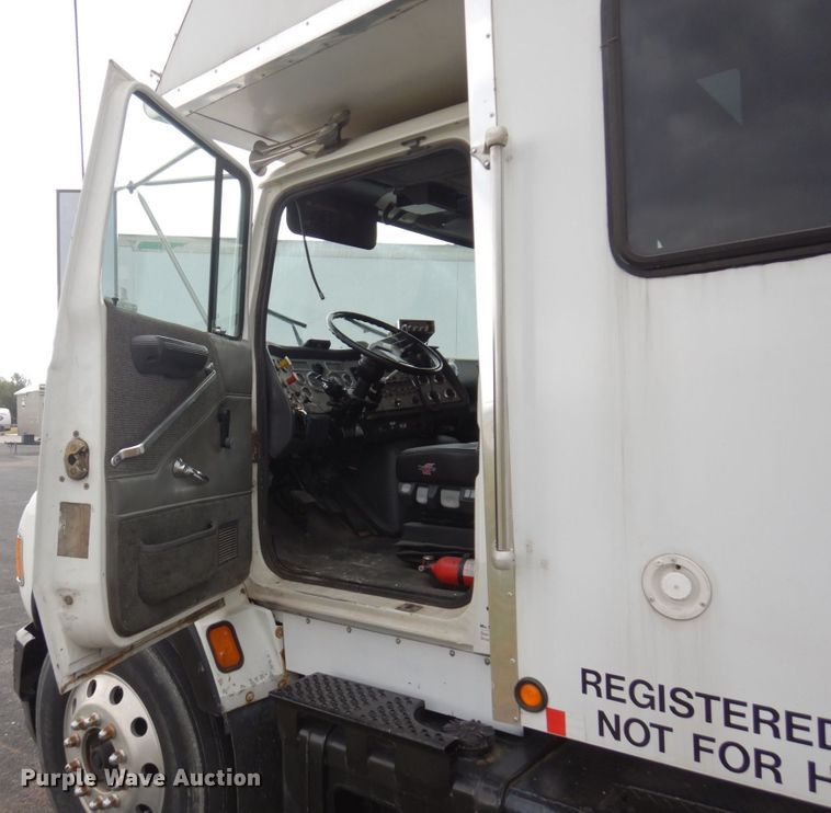 image for item MH9232 1996 Ford Aeromax L9000  truck with 1994 Wsch trailer