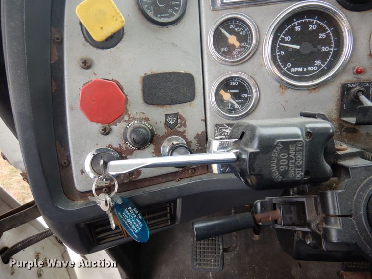 image for item MH9232 1996 Ford Aeromax L9000  truck with 1994 Wsch trailer