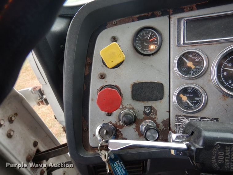 image for item MH9232 1996 Ford Aeromax L9000  truck with 1994 Wsch trailer