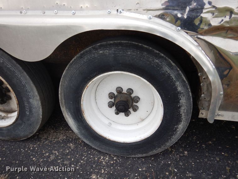 image for item MH9232 1996 Ford Aeromax L9000  truck with 1994 Wsch trailer