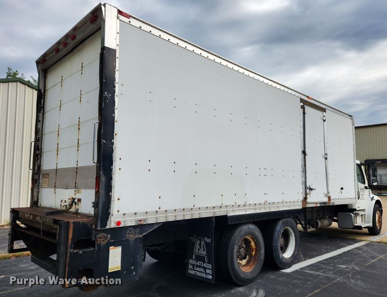 image for item MK9365 2005 Freightliner Business Class M2  box truck