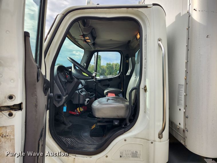 image for item MK9365 2005 Freightliner Business Class M2  box truck