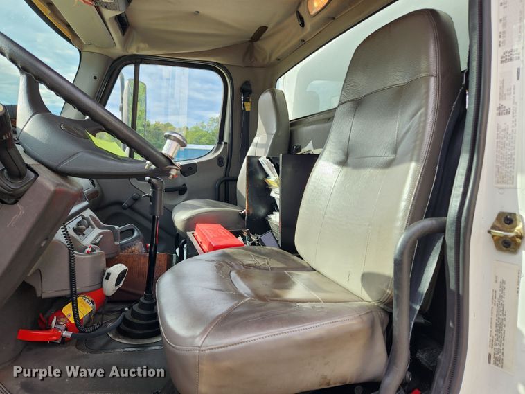 image for item MK9365 2005 Freightliner Business Class M2  box truck