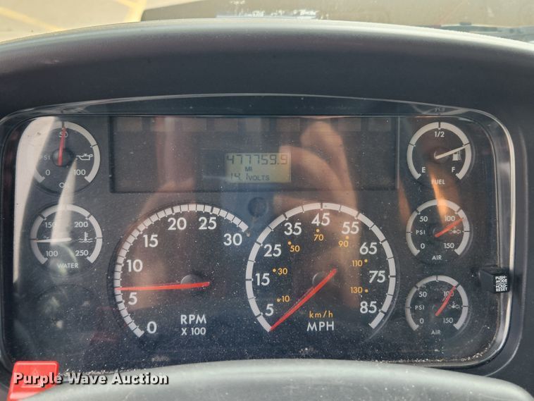 image for item MK9365 2005 Freightliner Business Class M2  box truck