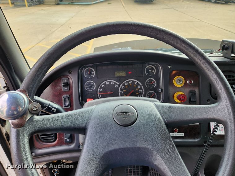 image for item MK9365 2005 Freightliner Business Class M2  box truck