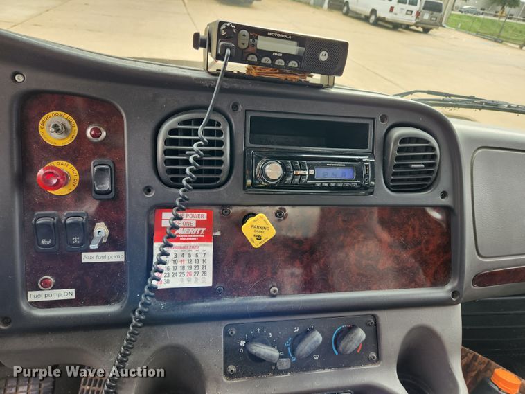 image for item MK9365 2005 Freightliner Business Class M2  box truck