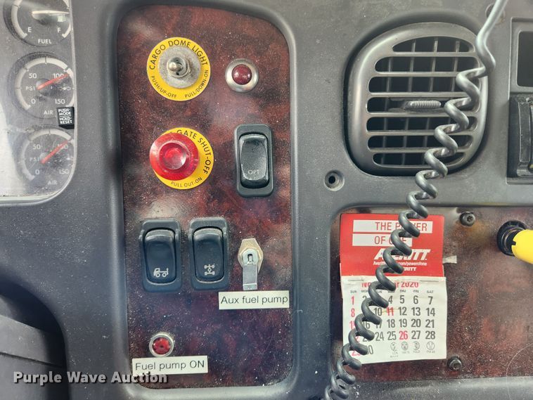 image for item MK9365 2005 Freightliner Business Class M2  box truck