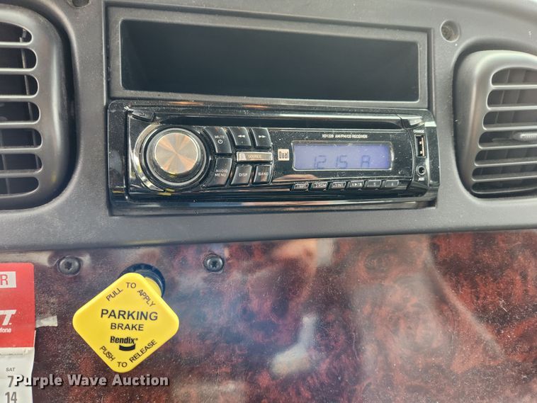 image for item MK9365 2005 Freightliner Business Class M2  box truck