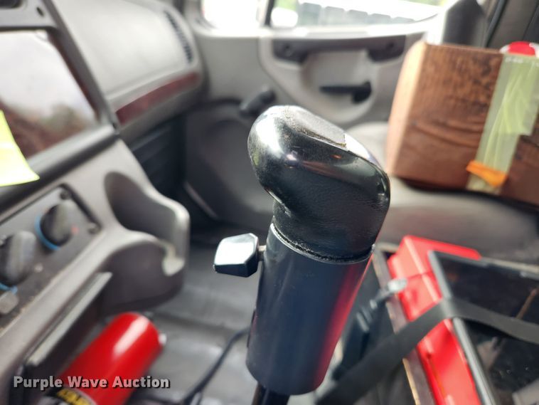 image for item MK9365 2005 Freightliner Business Class M2  box truck