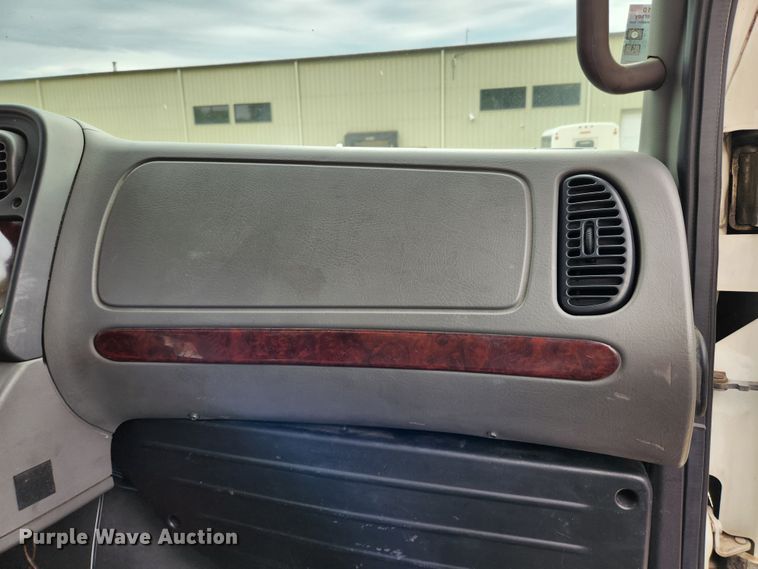 image for item MK9365 2005 Freightliner Business Class M2  box truck