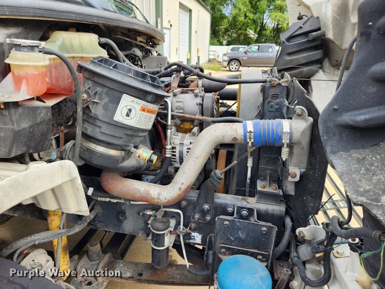 image for item MK9365 2005 Freightliner Business Class M2  box truck