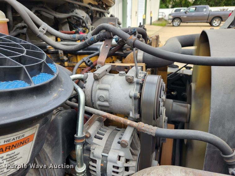 image for item MK9365 2005 Freightliner Business Class M2  box truck