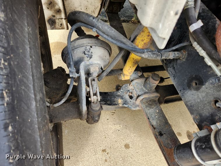 image for item MK9365 2005 Freightliner Business Class M2  box truck