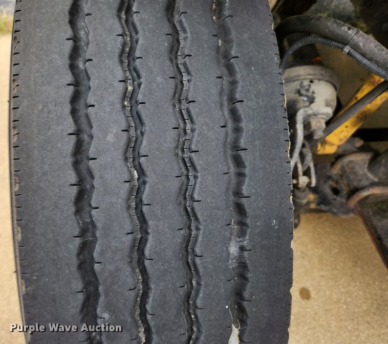 image for item MK9365 2005 Freightliner Business Class M2  box truck