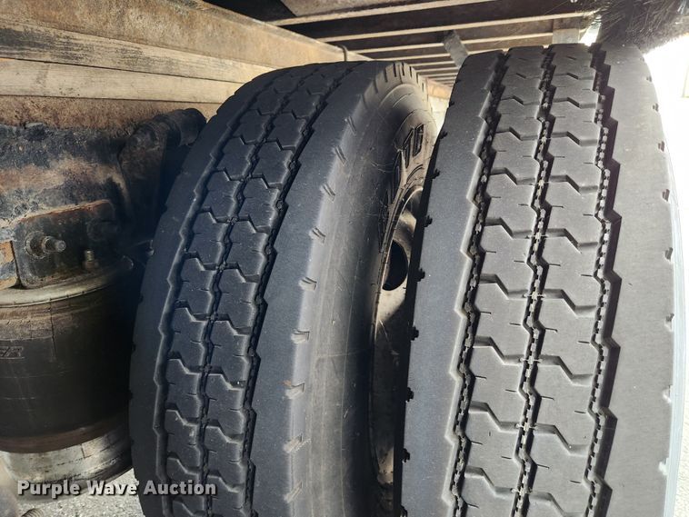 image for item MK9365 2005 Freightliner Business Class M2  box truck