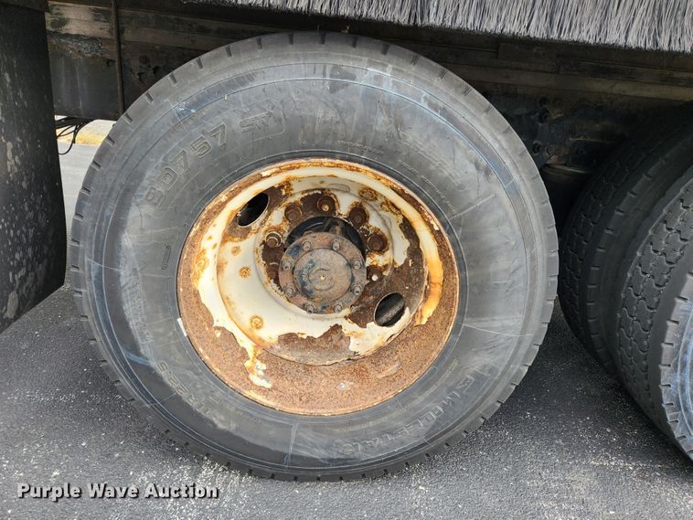 image for item MK9365 2005 Freightliner Business Class M2  box truck