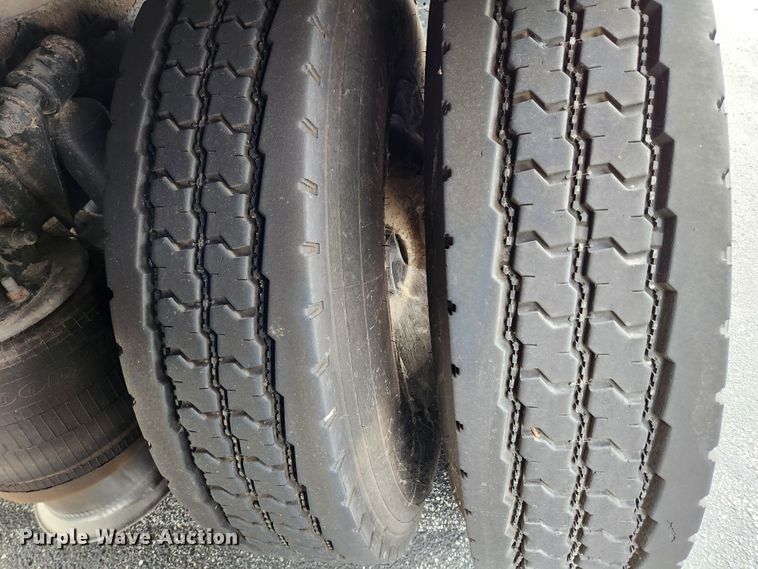 image for item MK9365 2005 Freightliner Business Class M2  box truck