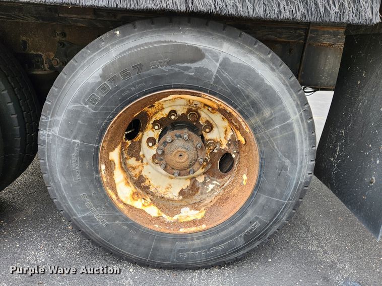 image for item MK9365 2005 Freightliner Business Class M2  box truck