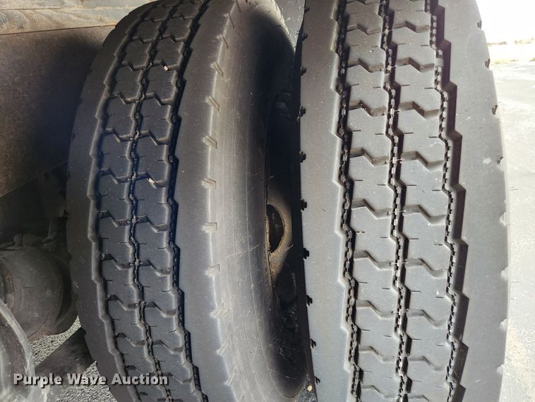 image for item MK9365 2005 Freightliner Business Class M2  box truck