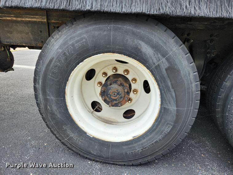 image for item MK9365 2005 Freightliner Business Class M2  box truck