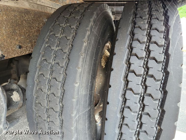 image for item MK9365 2005 Freightliner Business Class M2  box truck