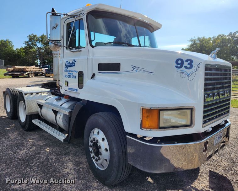 image for item MK9376 1993 Mack CH613  semi truck